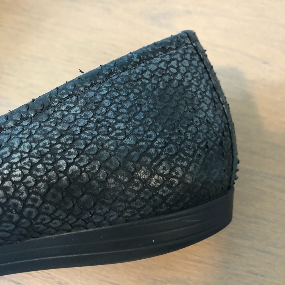 ECCO Flats Black size 39 (8/8.5) adorable details - Picture 4 of 4